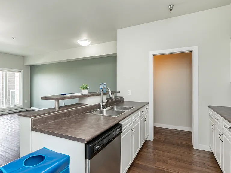 2390 McPhillips St — Photo 11