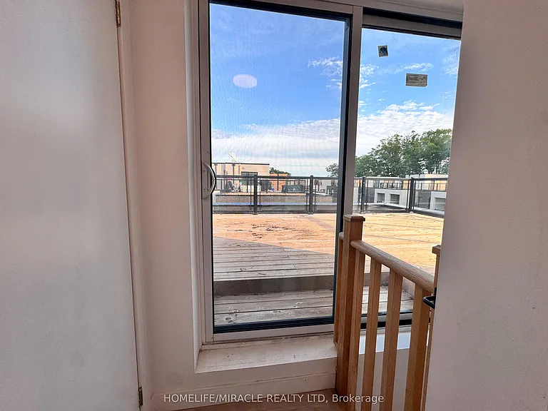 176 Clonmore Dr #4 — Photo 32