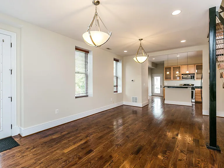 2201 E Fairmount Ave #A — Photo 15