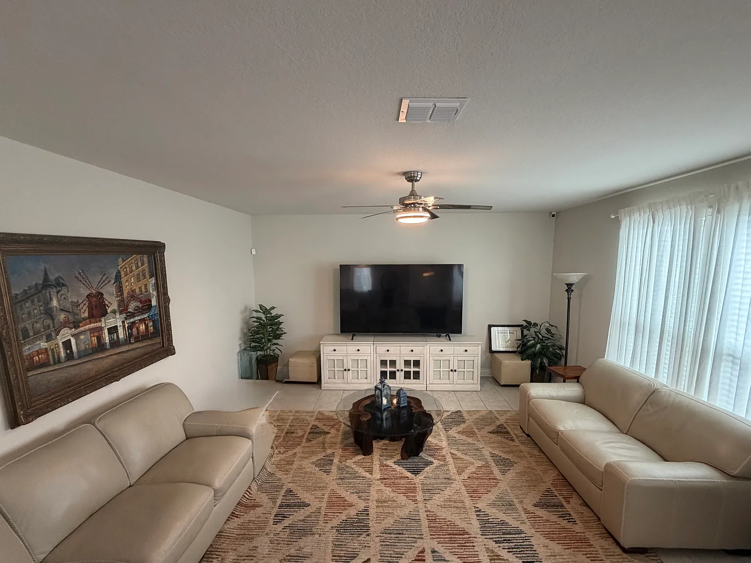 3 bed, 2304 sqft, $2,600 — Photo 3