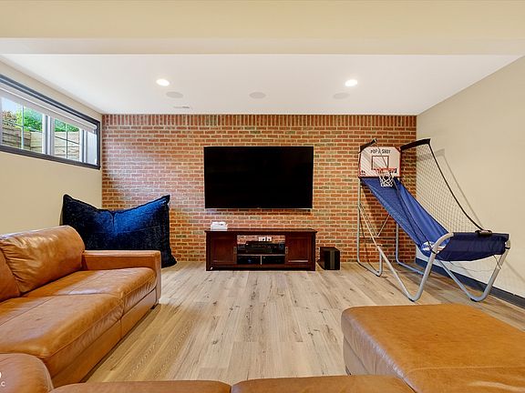 4th image of 628 Woodbury Hill Dr