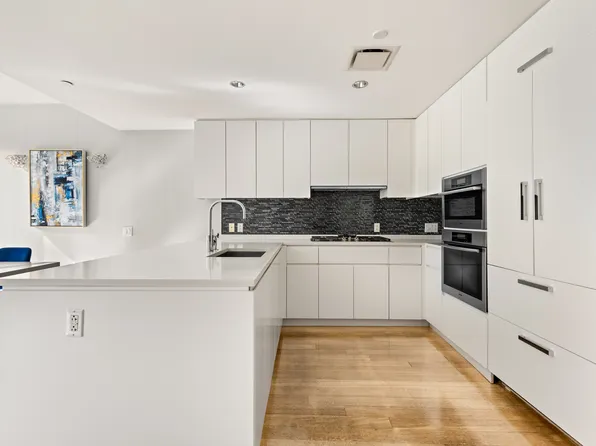 425 West 53rd Street image 4 of 13