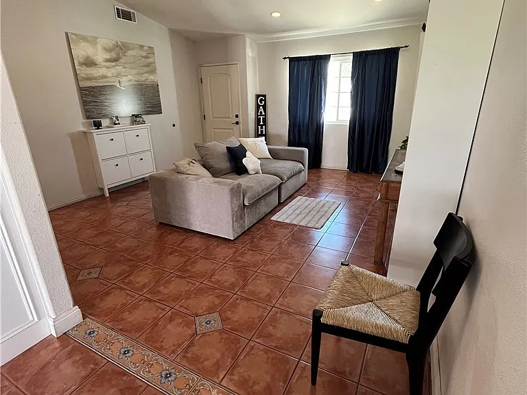 14785 Mallory Dr — Photo 2