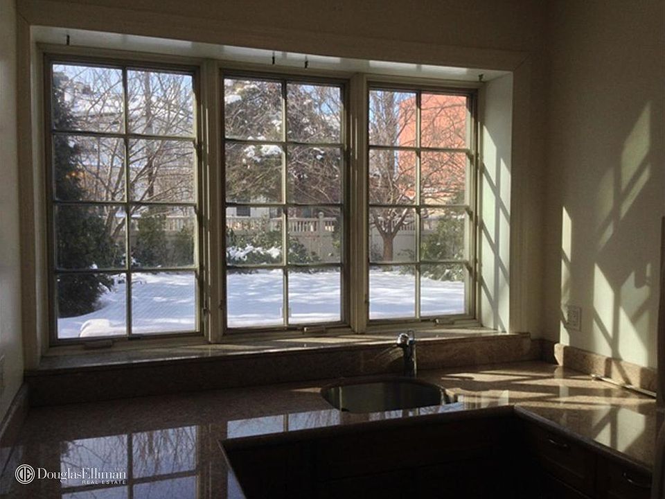 1st image of 154A 18th St #1
