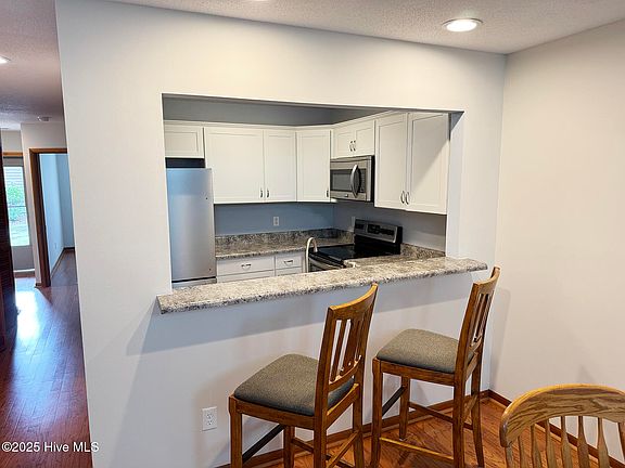 5th image of 200 Saint Mark Ct