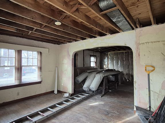 2nd image of 4644 Delaware St