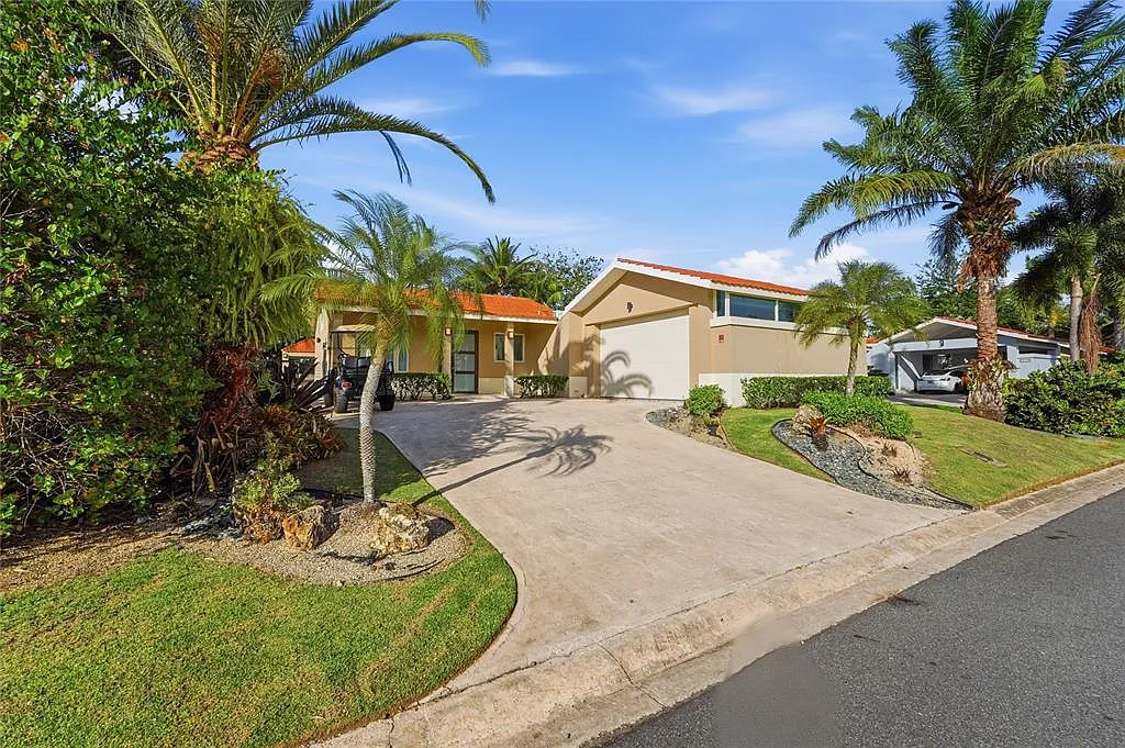 4 bed, 3.5 bath, 2800 sqft, $10,000 — Photo 1
