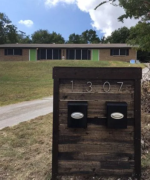 1307 Sherry Ln #B — Photo 27