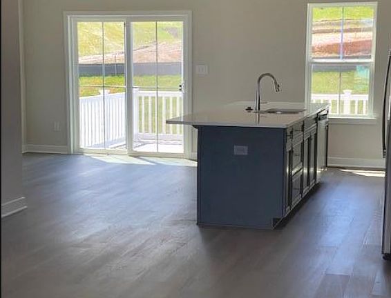 3rd image of 211 Chase Dr #211