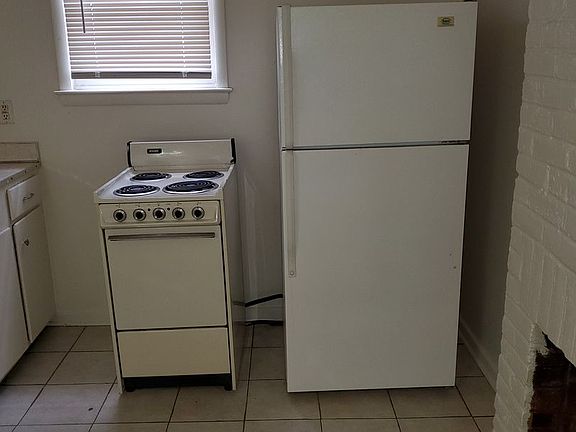3rd image of 125 W Burke St APT 10
