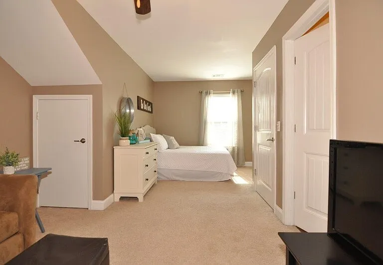 156 Cottonham Ct — Photo 22