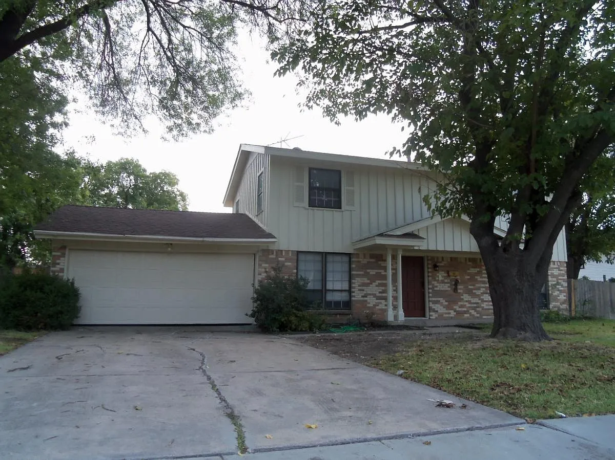 2908 Harlan Dr photo 1