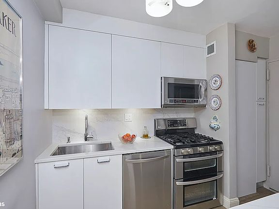 4th image of 400 E 56th St APT 22J