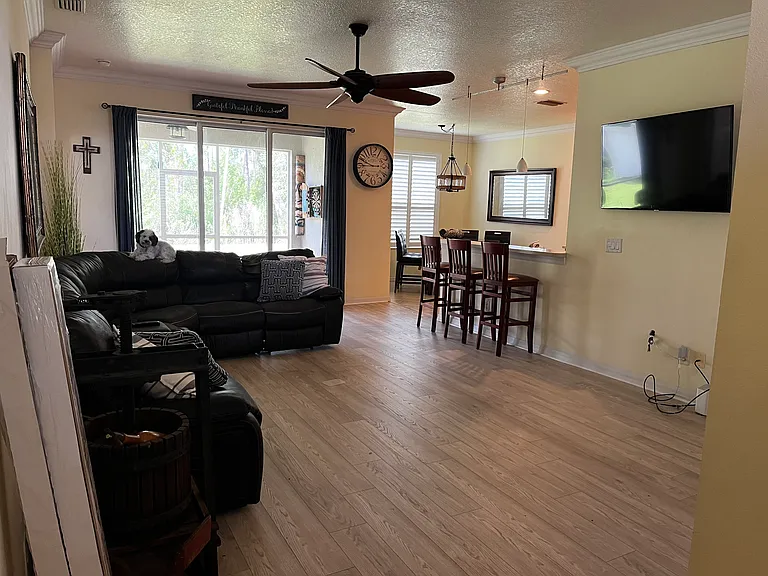 2319 Carnation Ct — Photo 2