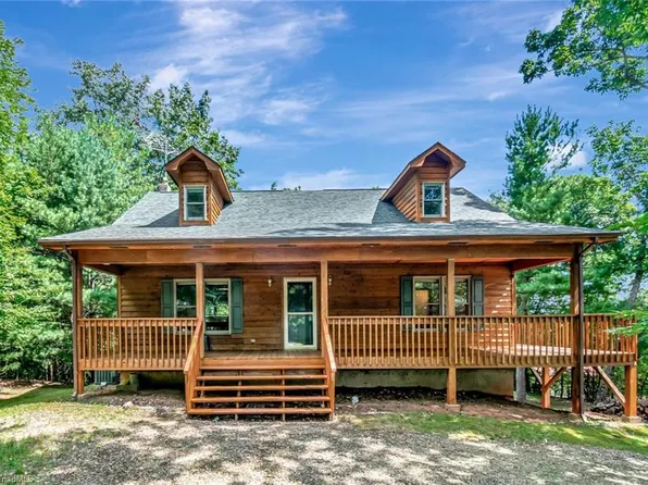 1050 Staghorn Rd, Purlear, NC 28665