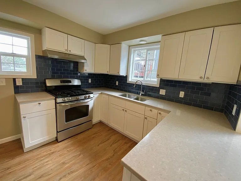SEA 3827 Wetmore — Photo 32