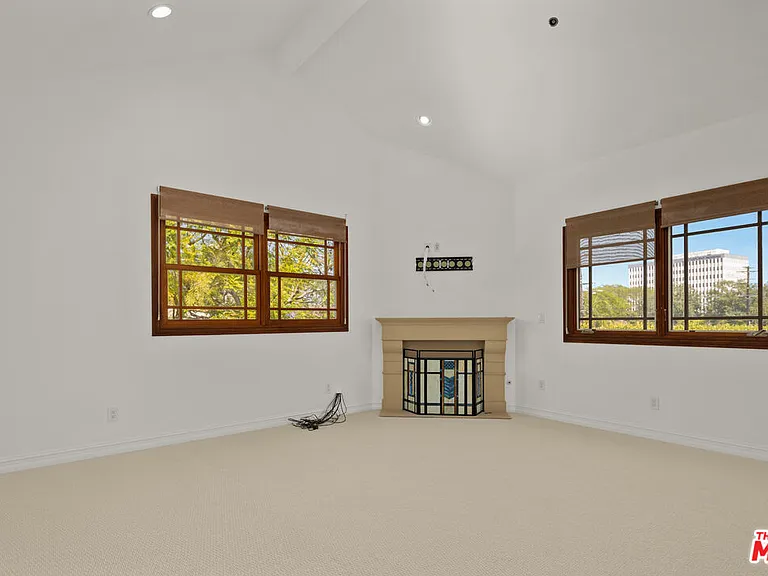 512 N Linden Dr — Photo 22