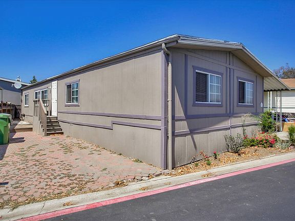 3rd image of 2052 Gold St #170