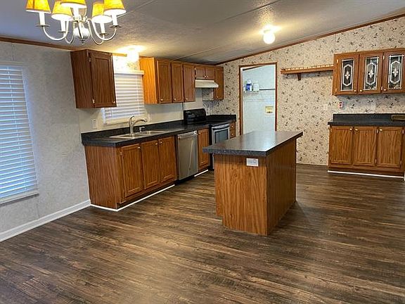 4th image of 1202 Redbud Dr