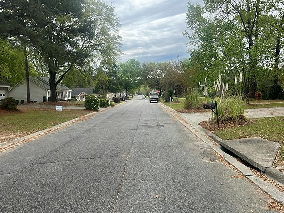 5th image of 112 Camelot Dr