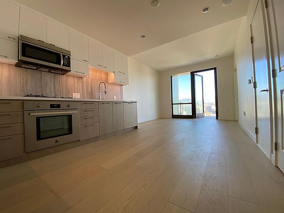 Kitchen, dining room and livingroom