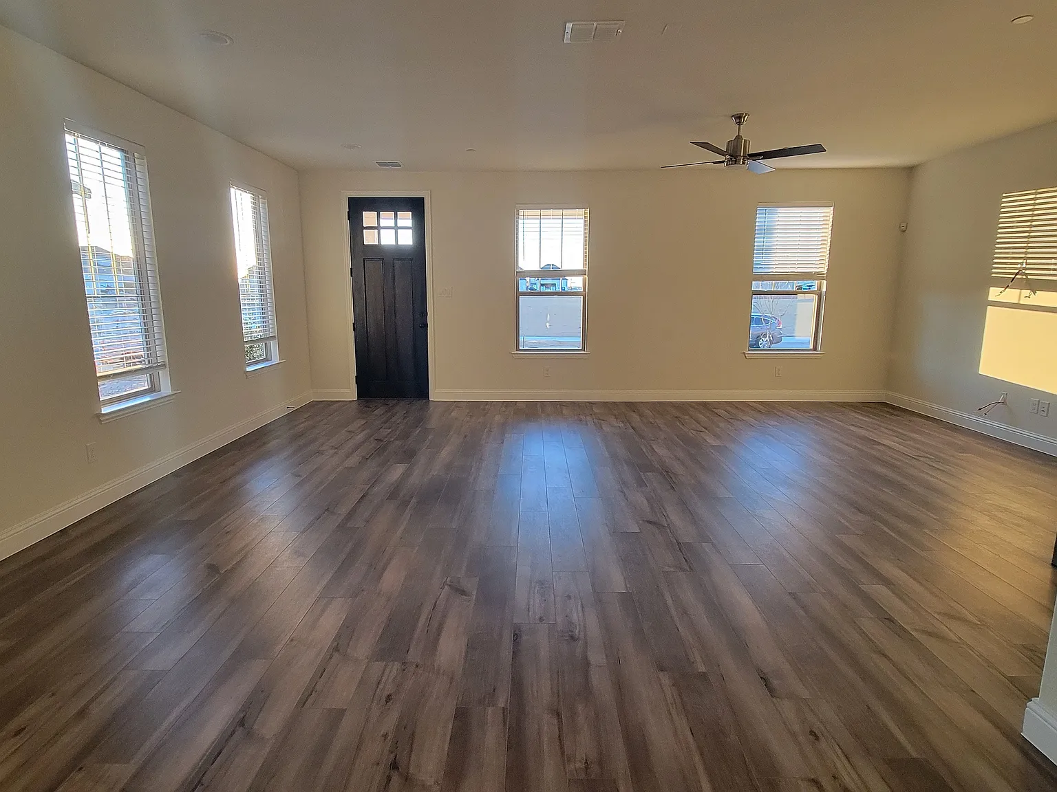 3 bed, 2289 sqft, $2,950 — Photo 4