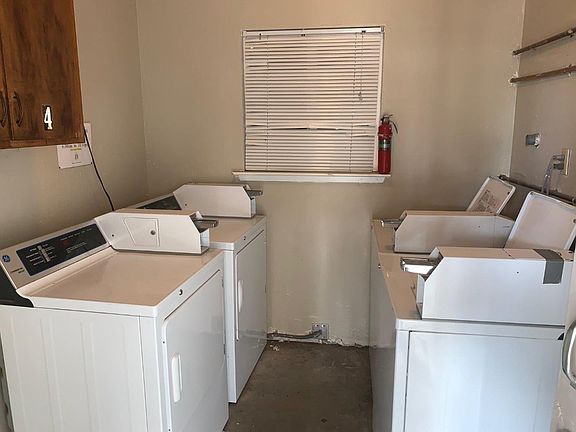 5th image of 1925 Reinelt Ave #5