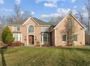 9 Cardinal Ct, Airmont, NY 10952