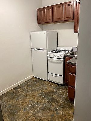 4th image of 146 W 73rd St APT 2B