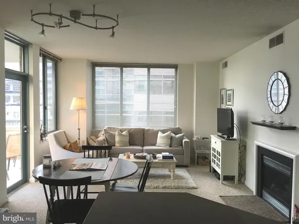 851 N Glebe Rd APT 419, Arlington, VA 22203