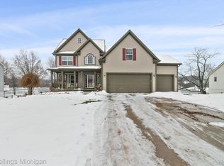 388 Cloverview Ln, Howell, MI 48843