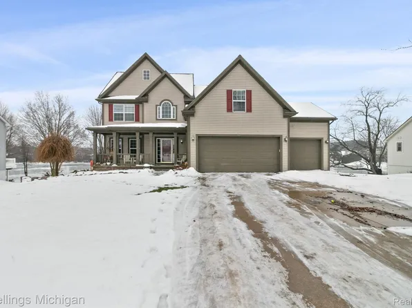 388 Cloverview Ln, Howell, MI 48843