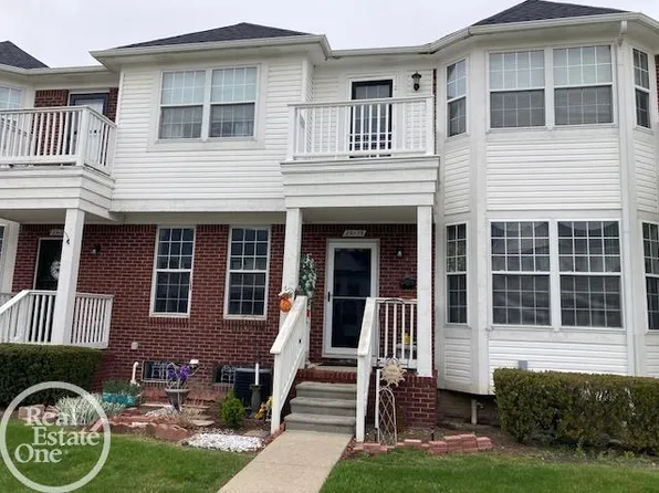 29173 Philadelphia Dr, Chesterfield, MI 48051