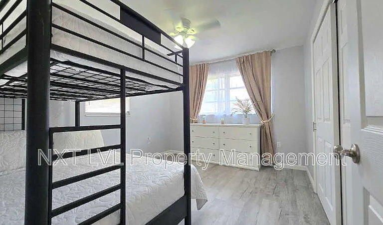 2348 Burton Ave — Photo 18