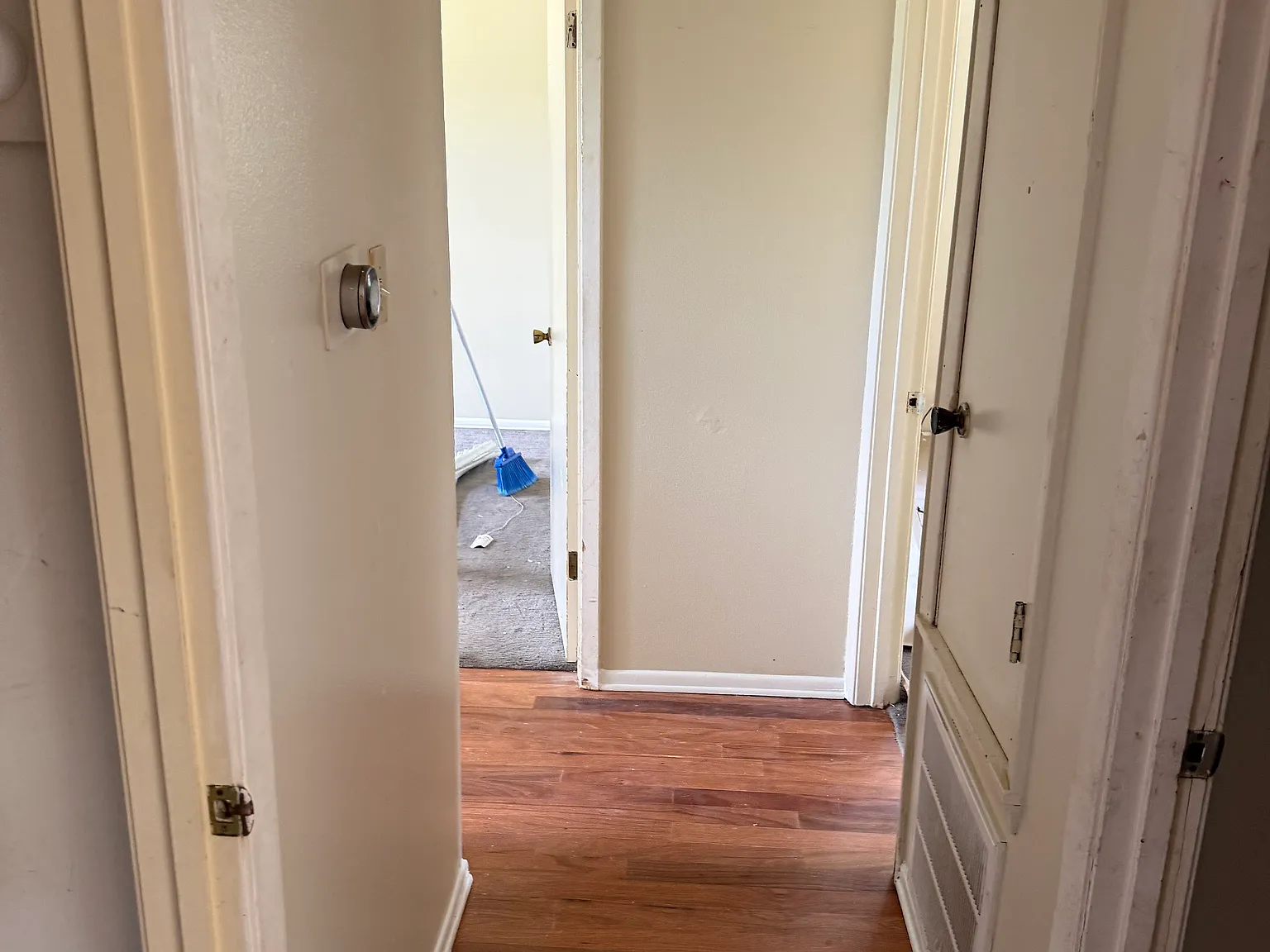 3 bed, 1.5 bath, 1050 sqft, $1,350 — Photo 2