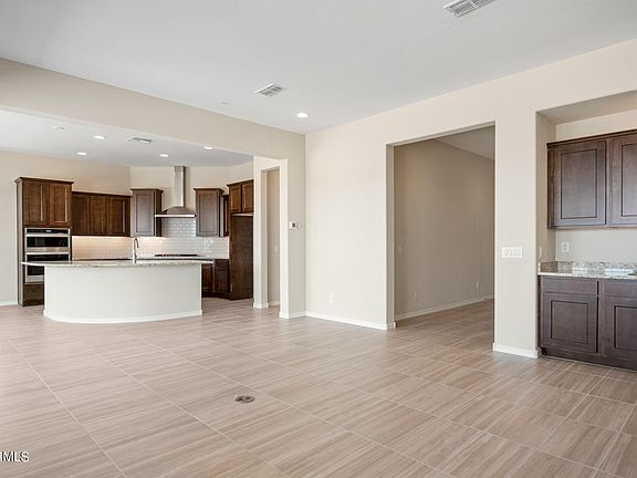 4th image of 26940 W KERRY Lane