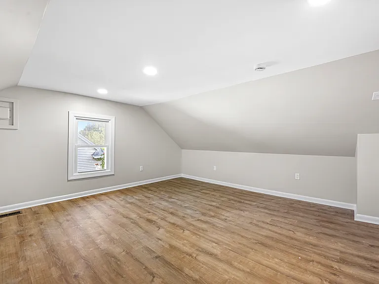 71 Maple St — Photo 10