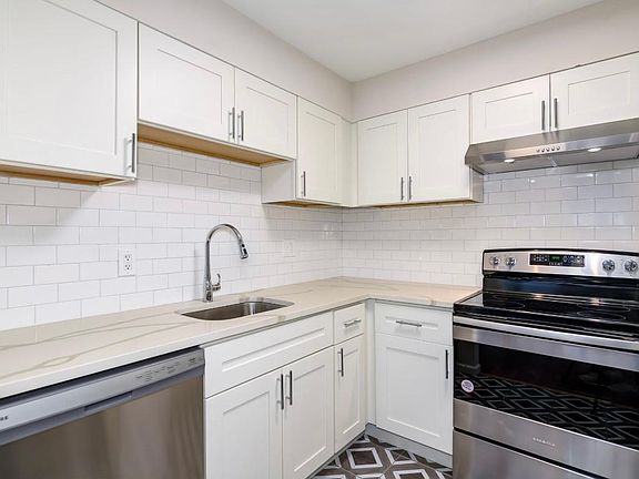 2nd image of 5322 Savoy Ct