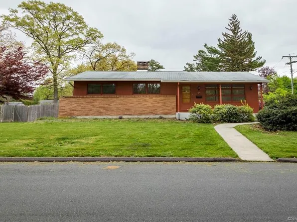 7 Buckingham Street, Manchester, CT 06040