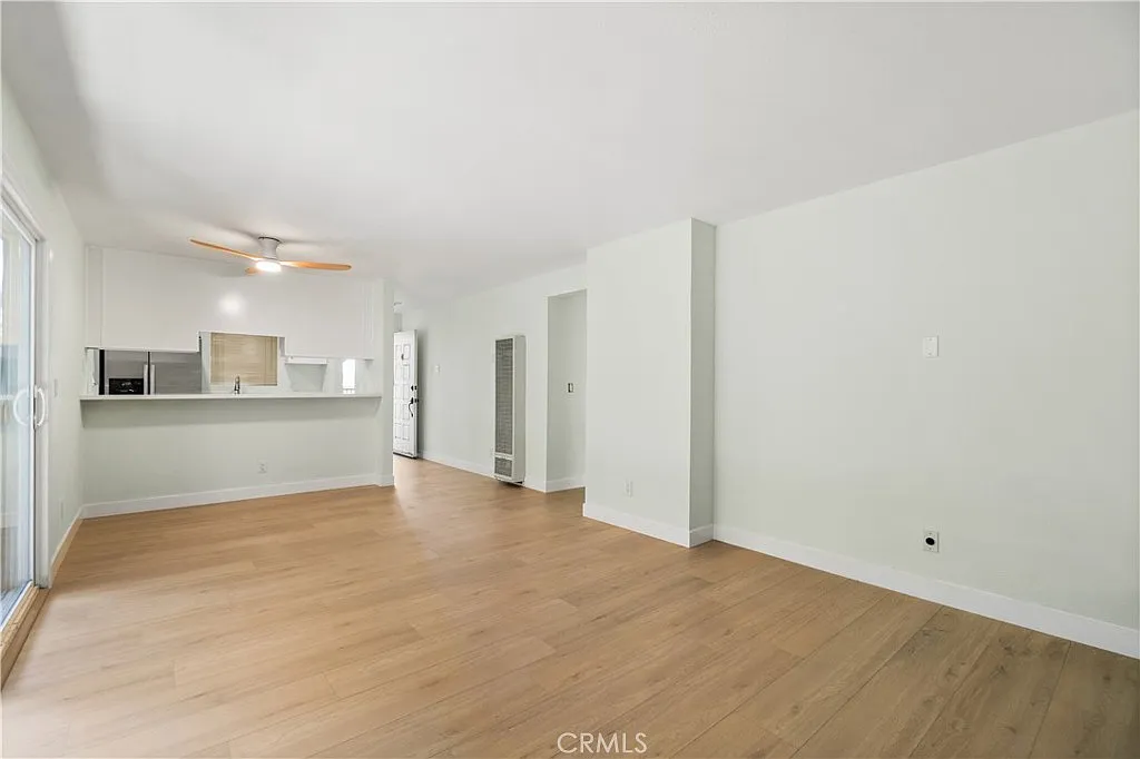 2 bed, 810 sqft, $2,500 — Photo 2