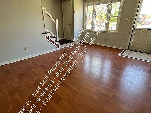 3rd image of 1072 Glen Cir