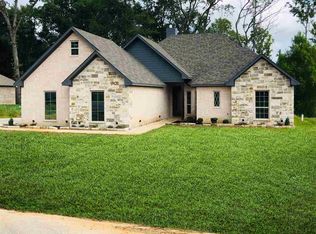 120 Towering Oaks Bch, Longview, TX 75602