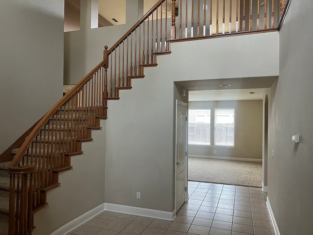 Building Photo - 2205 Maloney Dr