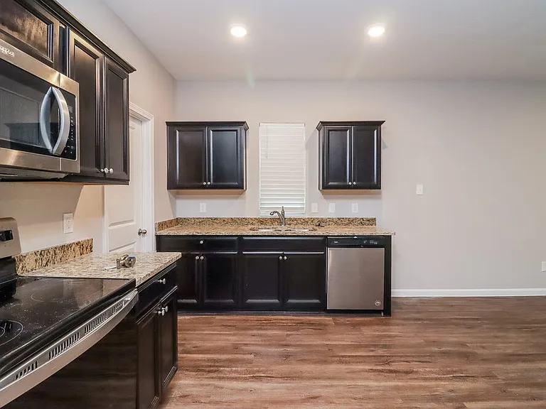 10332 Jameson Ln — Photo 6