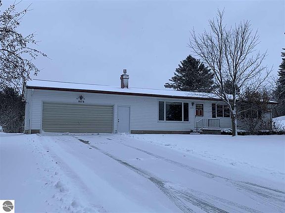 2nd image of 1676 Lake Dr