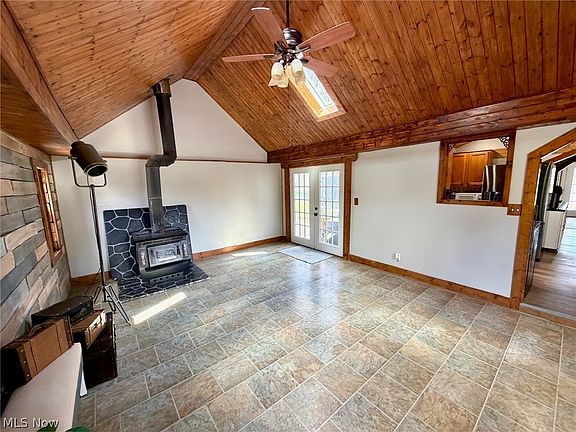 3rd image of 549 Perry Rd