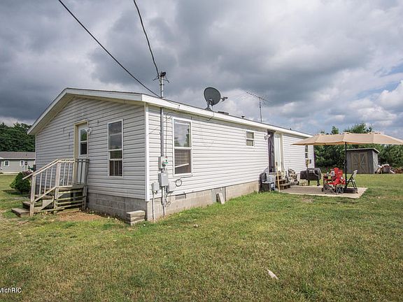 3rd image of 1475 Mart Ln