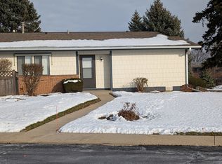 4712 W Oakwood Dr, McHenry, IL 60050