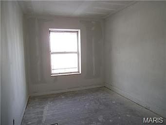 3rd image of 945 Catalpa St