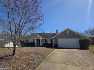 19 Lexington Dr, Grantville, GA 30220